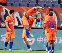 刚刚！库里怒砍33分山东泰山转会期调整名单，里程碑夜波尔图临场应变